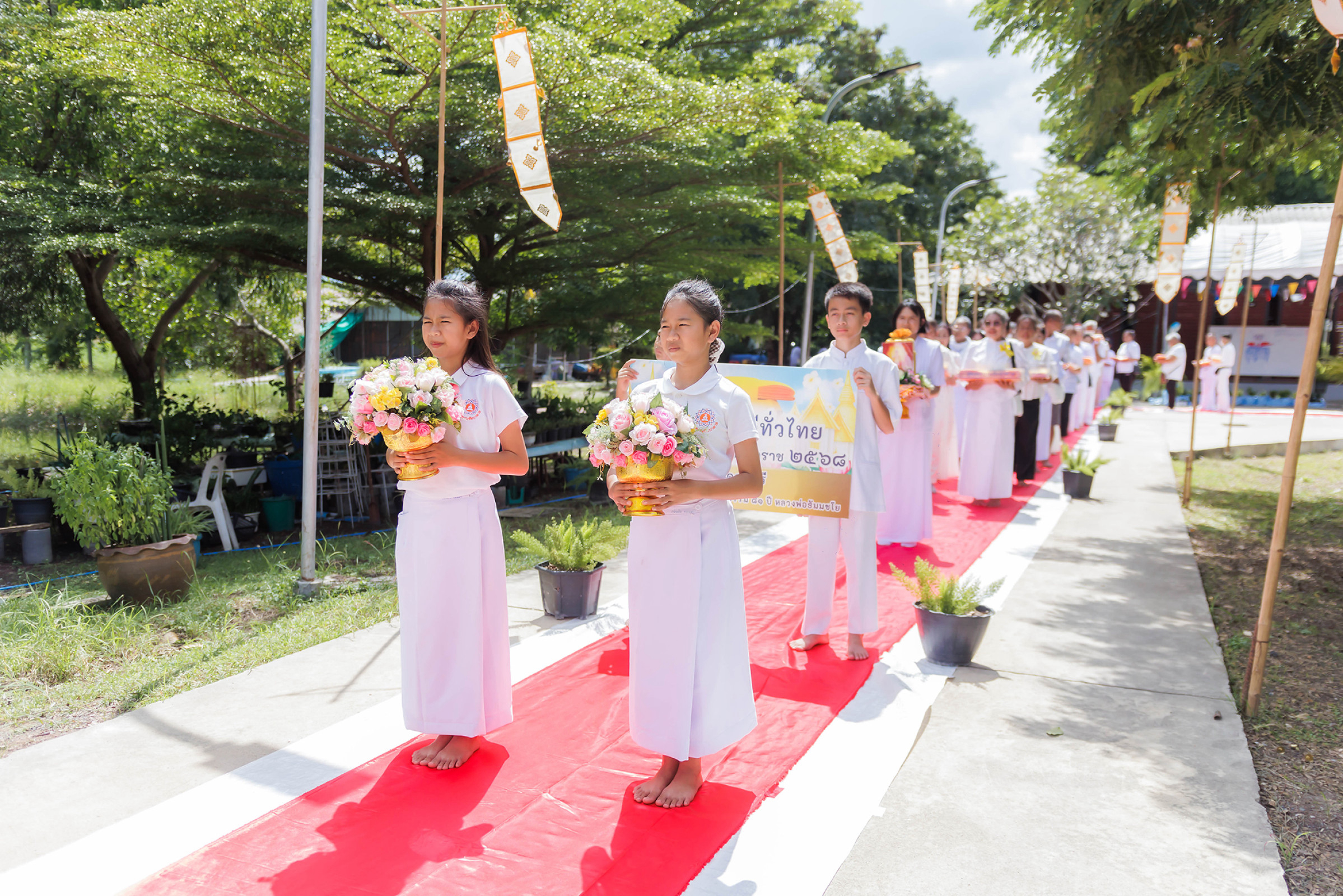 ภาพร่วมขบวนกฐินธุดงคสถานชัยบาดาล