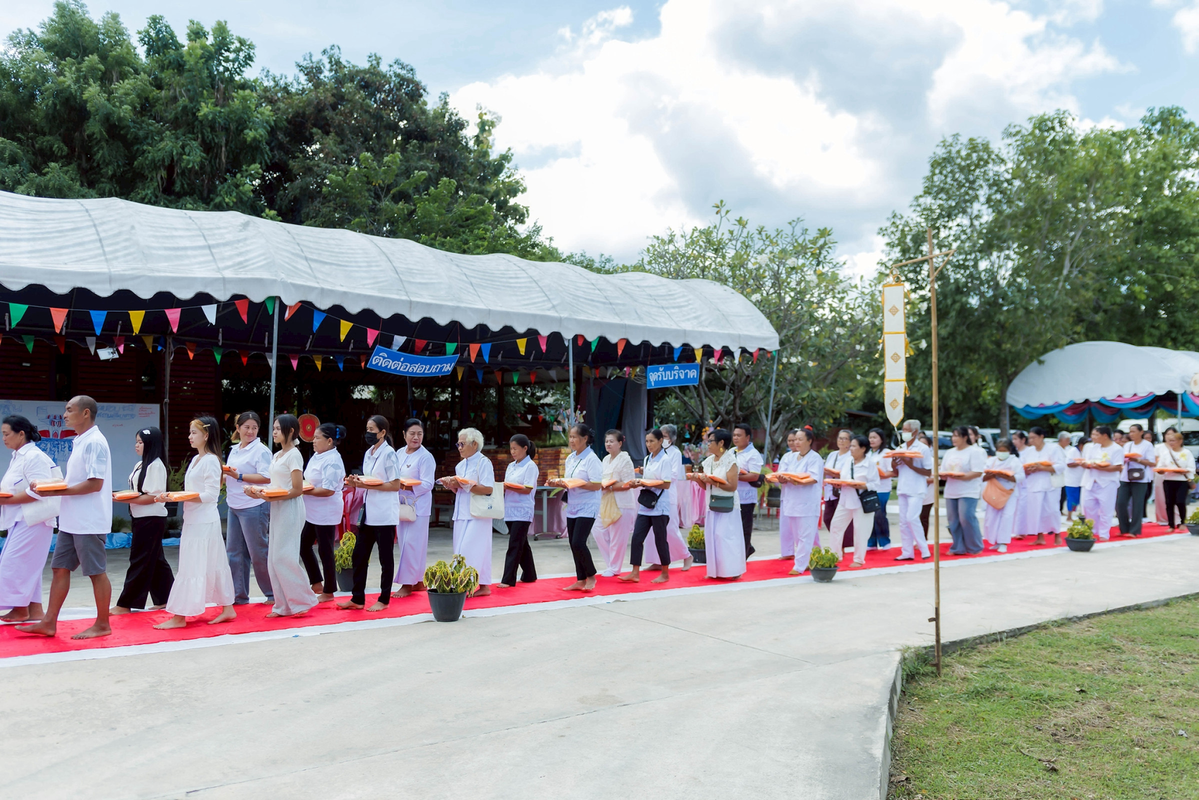 ภาพร่วมพิธีกรรมธุดงคสถานชัยบาดาล