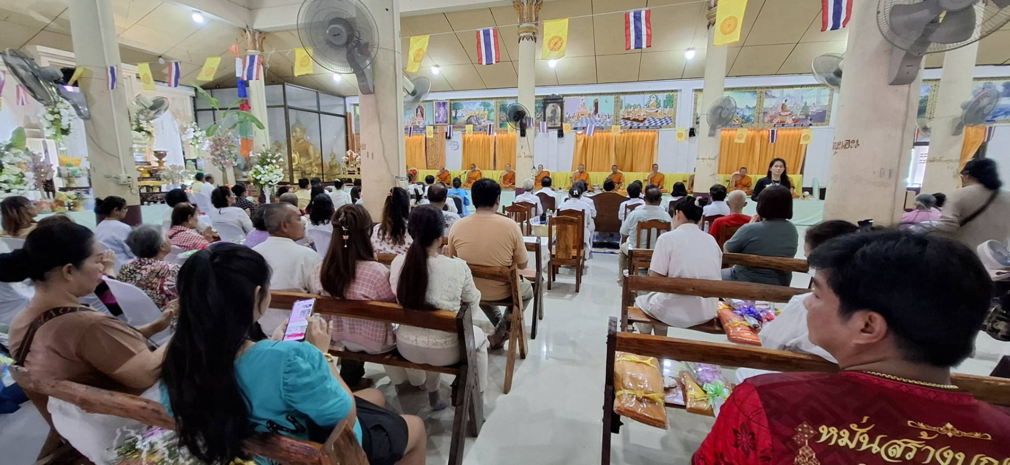 ภาพร่วมพิธีกรรมวัดห้วยบง