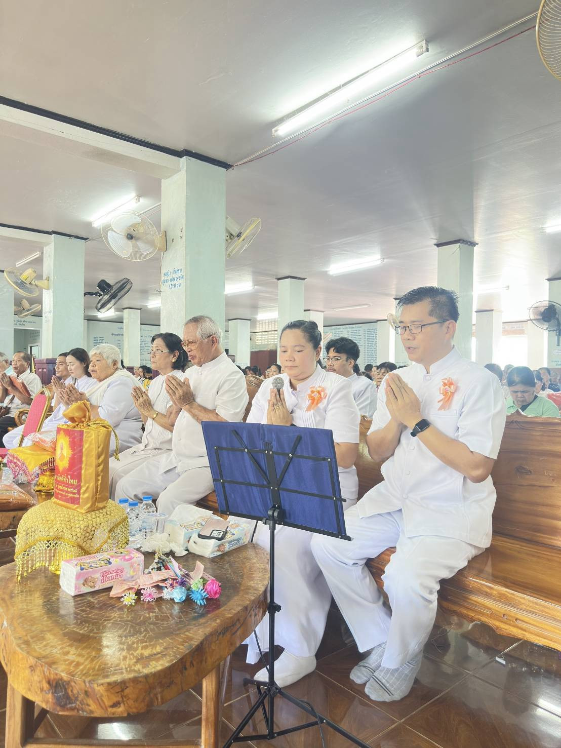 ภาพกล่าวคำถวายกฐินวัดโพธิ์ลอย