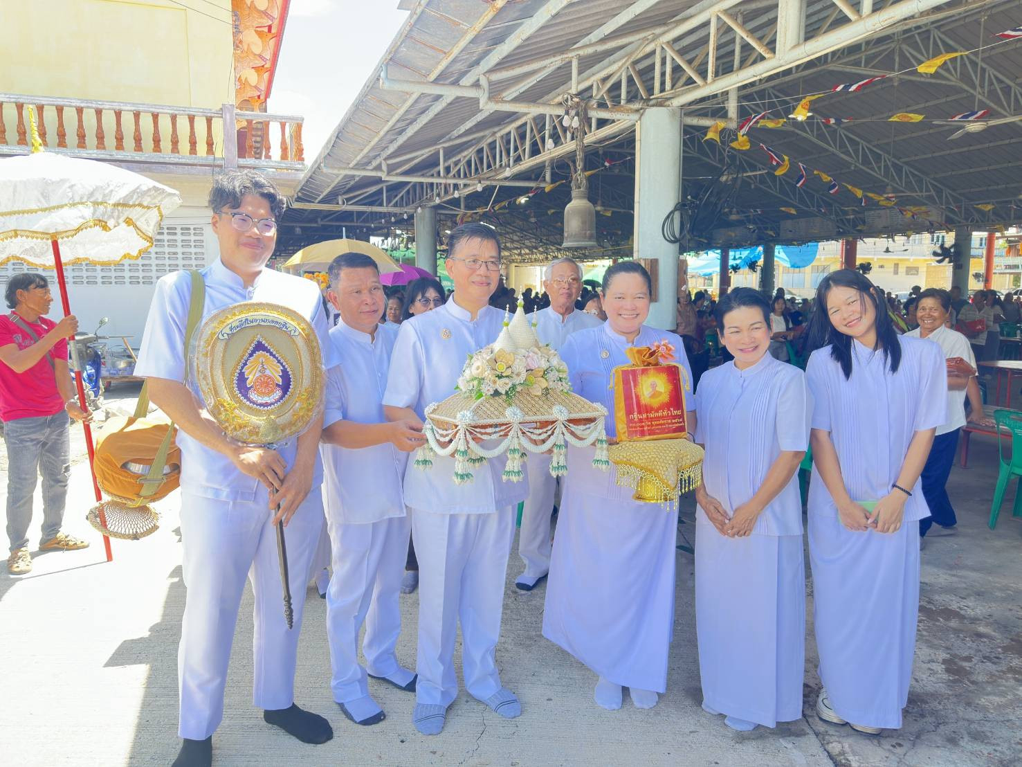 ภาพร่วมพิธีกรรมวัดโพธิ์ลอย