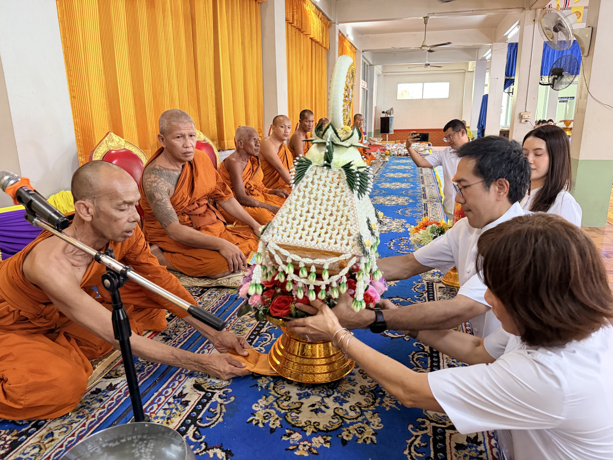 ภาพร่วมพิธีกรรมวัดธรรมเจดีย์