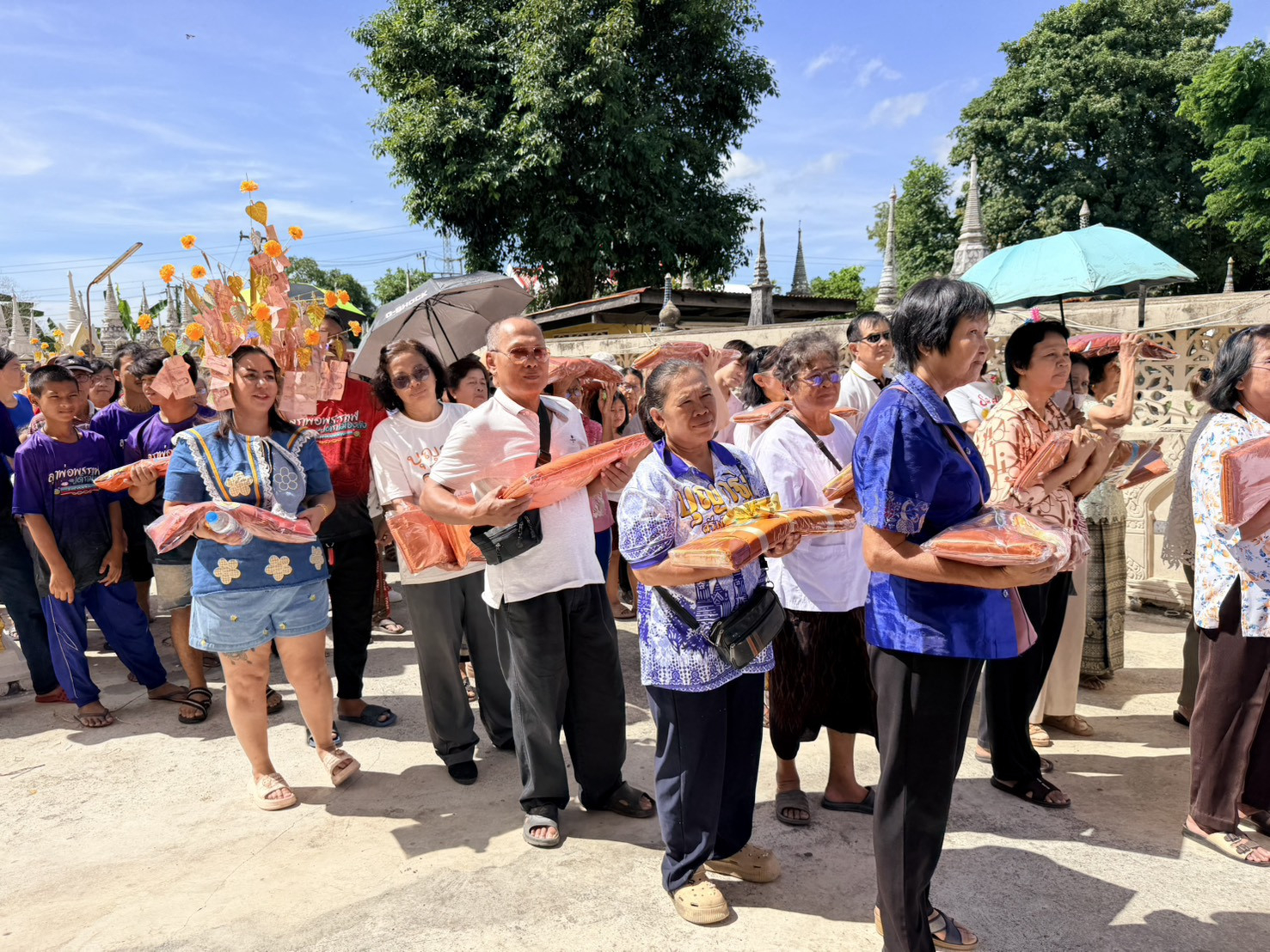 ภาพร่วมพิธีกรรมวัดธรรมเจดีย์