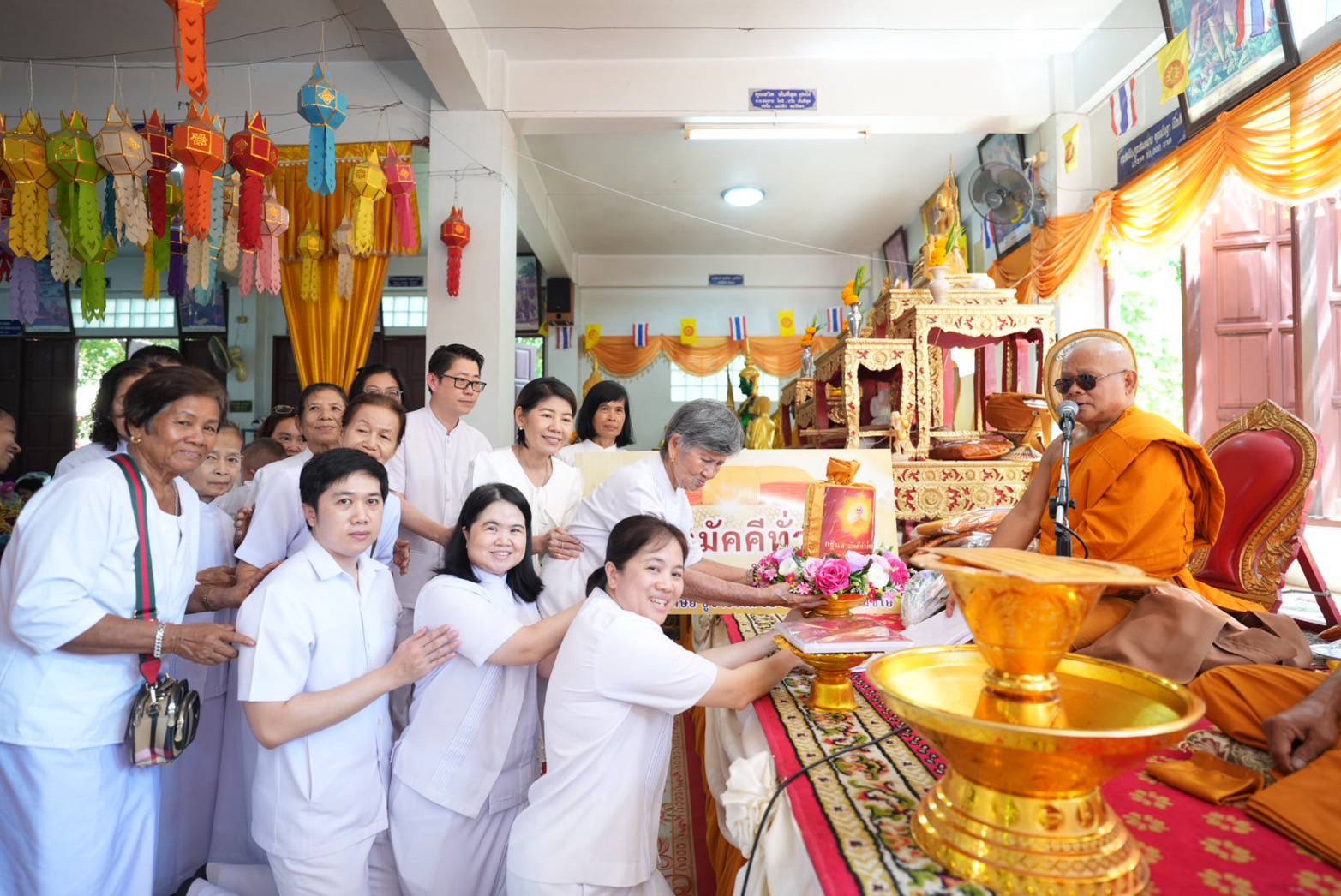 ภาพการถวายปัจจัยวัดสร่างโศก