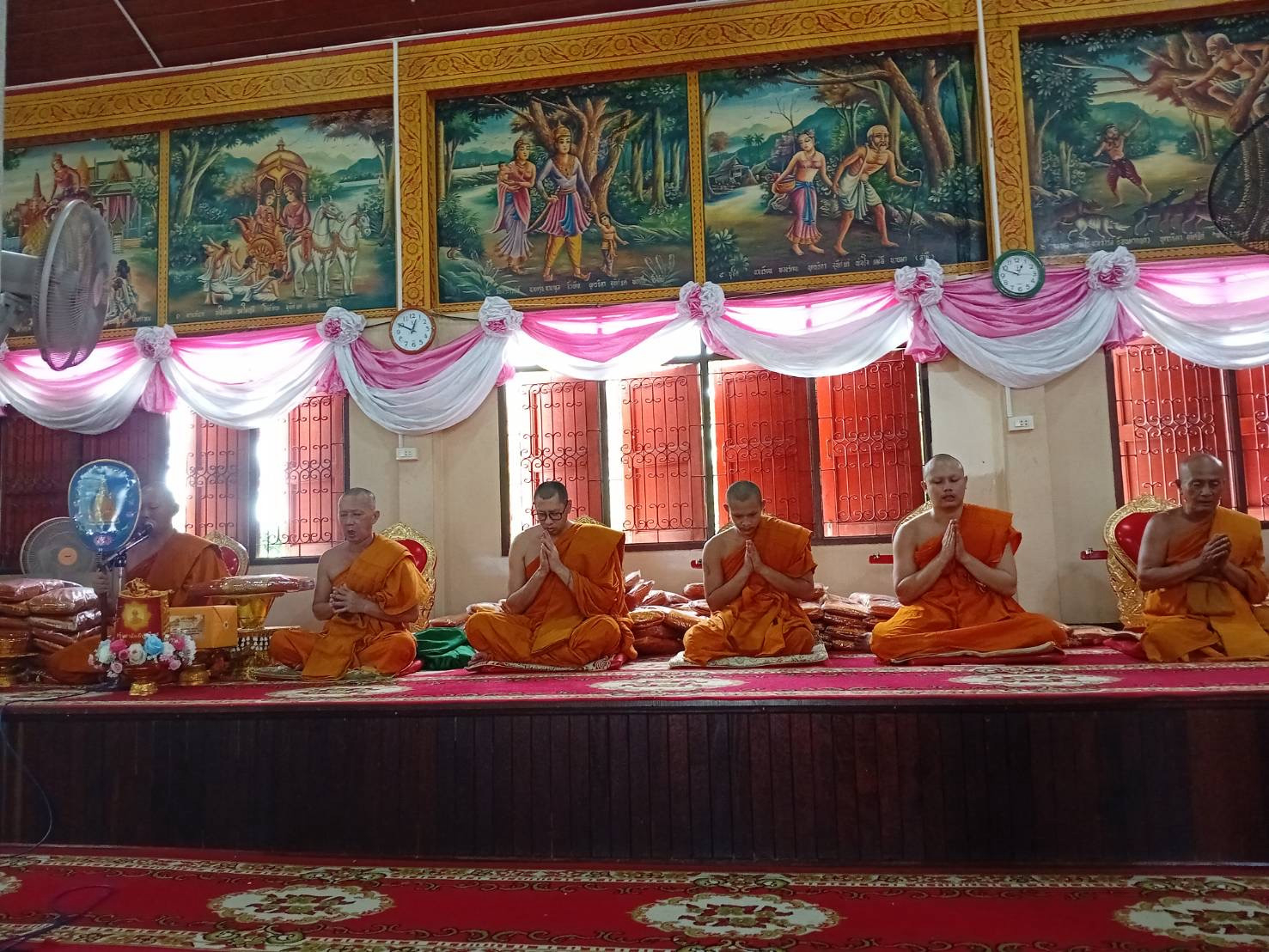 ภาพร่วมพิธีกรรมวัดเขาไกรลาศ