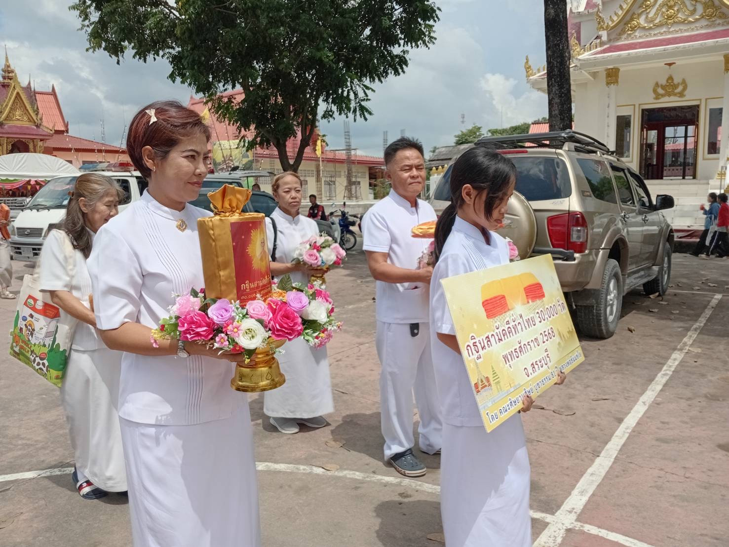 ภาพร่วมขบวนกฐินวัดวิหารแดง