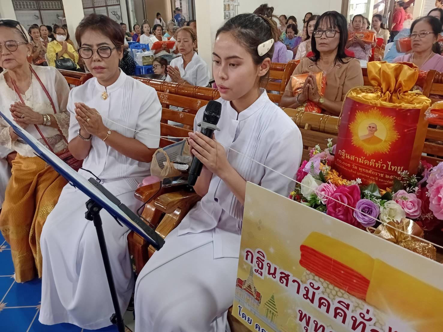 ภาพร่วมพิธีกรรมวัดวิหารแดง