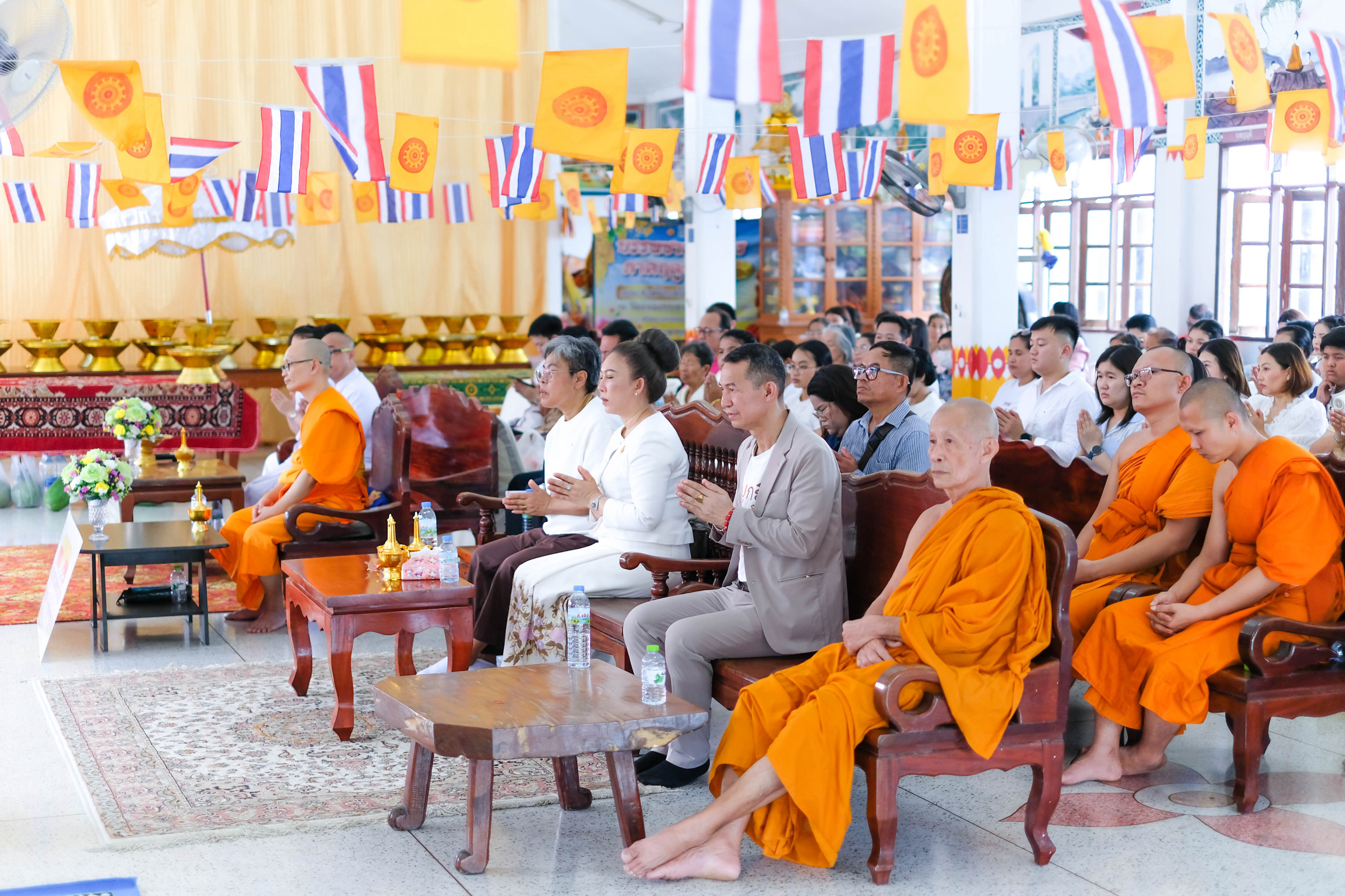 ภาพร่วมพิธีกรรมวัดหนองกระธาตุ