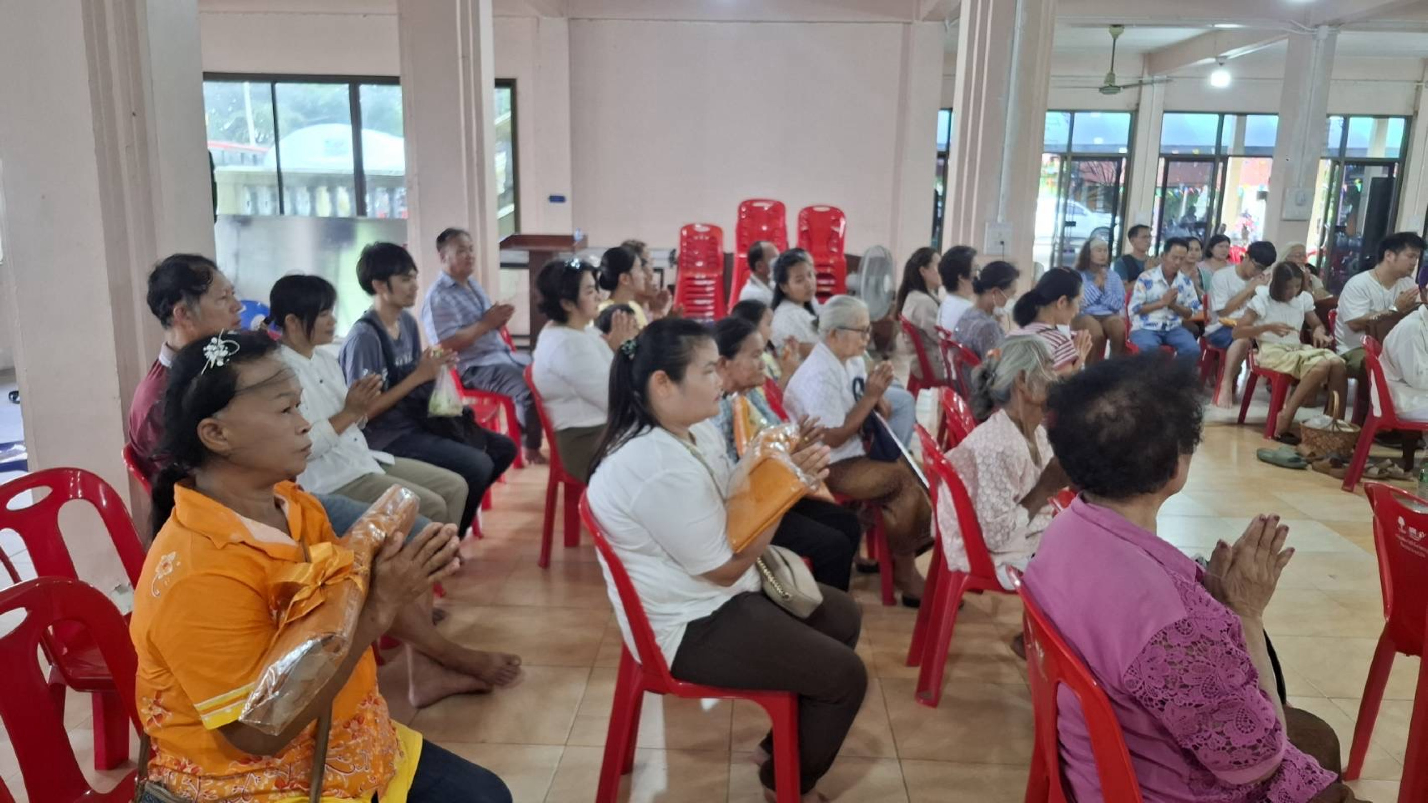 ภาพร่วมพิธีกรรมวัดโพนทอง
