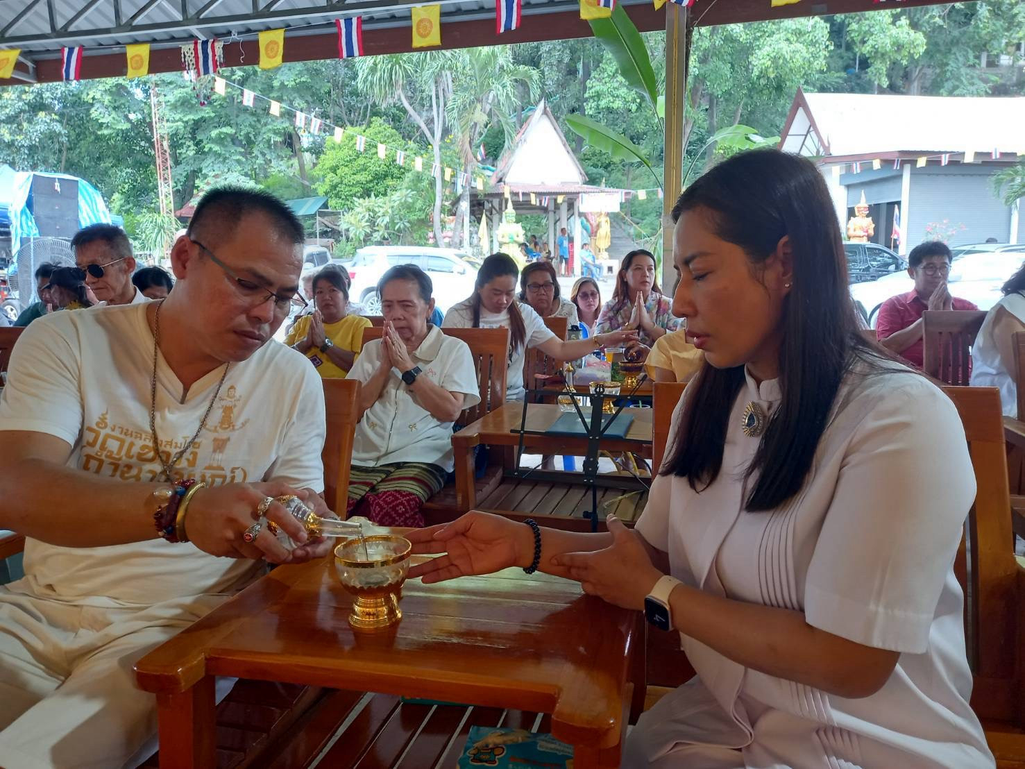 ภาพร่วมพิธีกรรมวัดถ้ำศรีวิไล