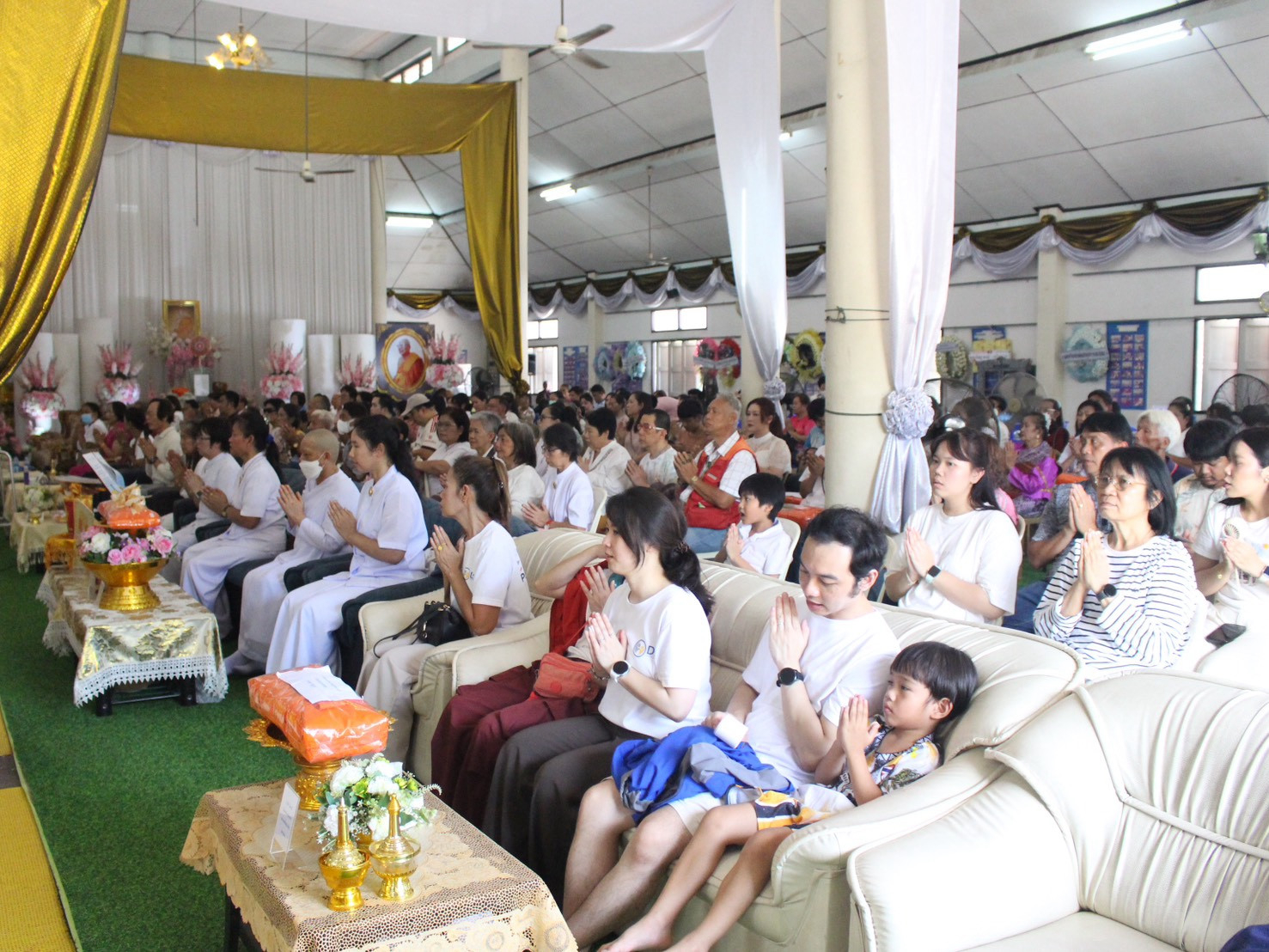 ภาพร่วมพิธีกรรมวัดบัวลอย
