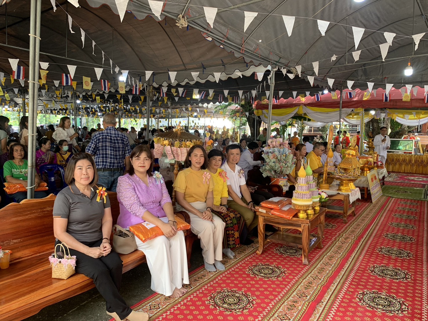 ภาพร่วมพิธีกรรมวัดหนองดินแดง
