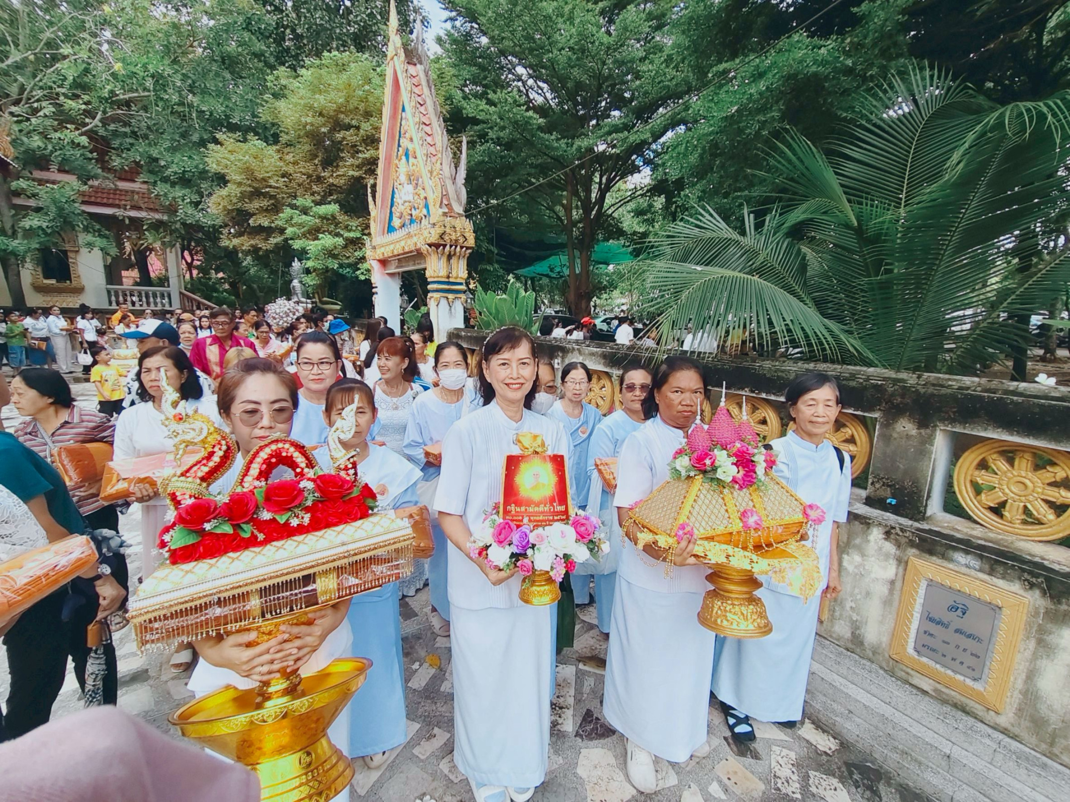 ภาพร่วมขบวนกฐินวัดหนองยาวใต้