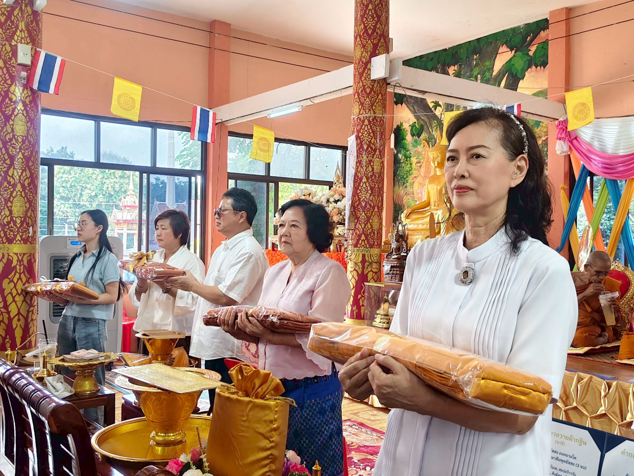 ภาพร่วมพิธีกรรมวัดหนองยาวใต้