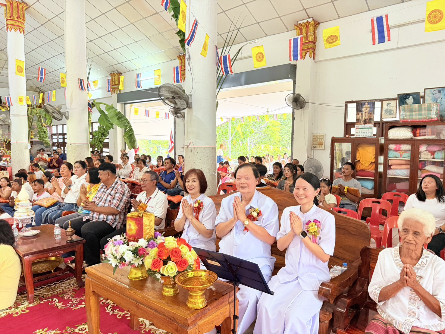 ภาพร่วมพิธีกรรมวัดเขาพลัด