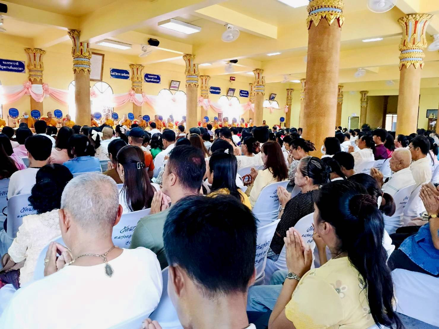 ภาพร่วมพิธีกรรมวัดแก่งคอย