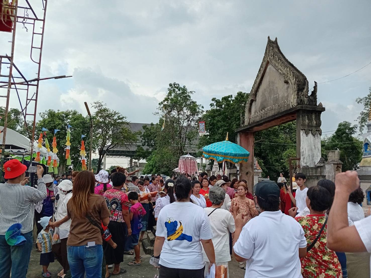 ภาพร่วมพิธีกรรมวัดบ้านขาม