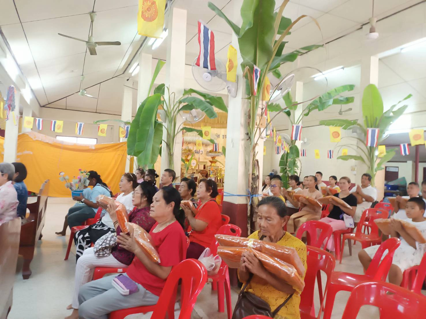 ภาพร่วมพิธีกรรมวัดคุ้งเขาเขียว