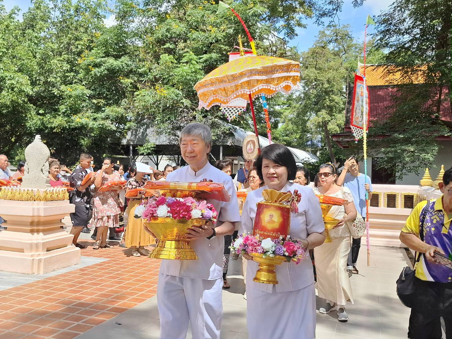 ภาพร่วมขบวนกฐินวัดตะเฆ่