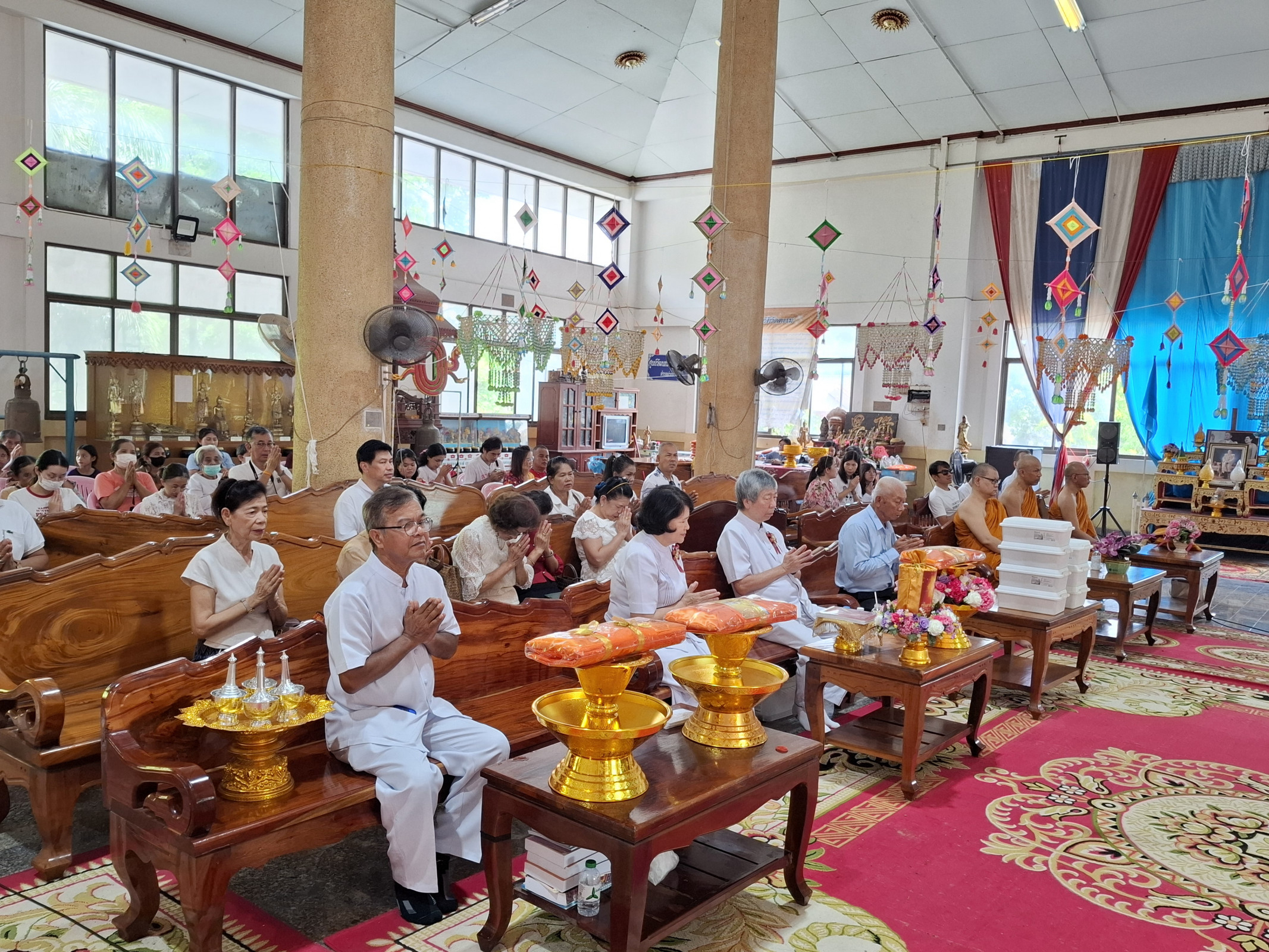 ภาพร่วมพิธีกรรมวัดตะเฆ่