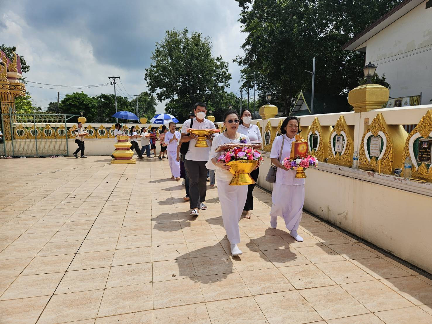 ภาพร่วมขบวนกฐินวัดห้วยขมิ้น