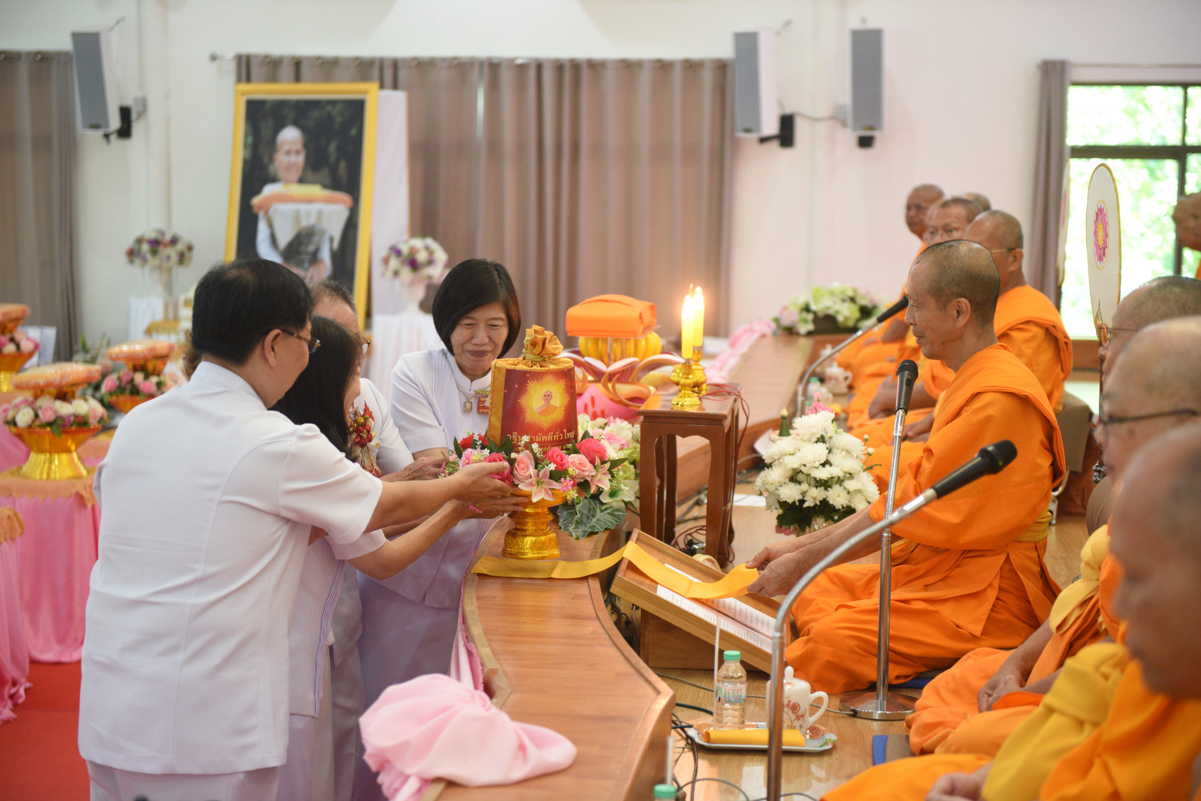 ภาพการถวายปัจจัยศูนย์ปฏิบัติธรรมสระบุรี