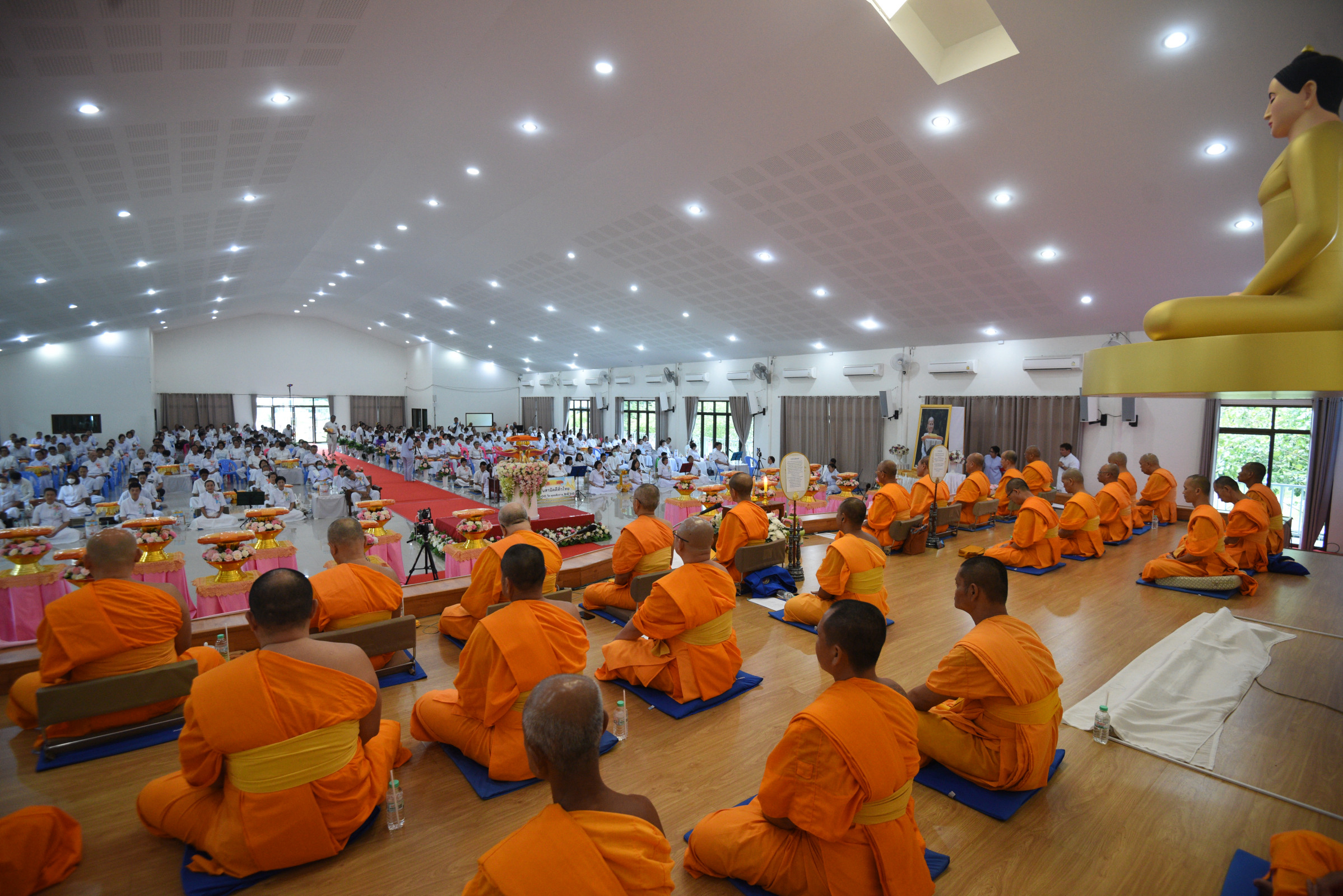 ภาพร่วมพิธีกรรมศูนย์ปฏิบัติธรรมสระบุรี