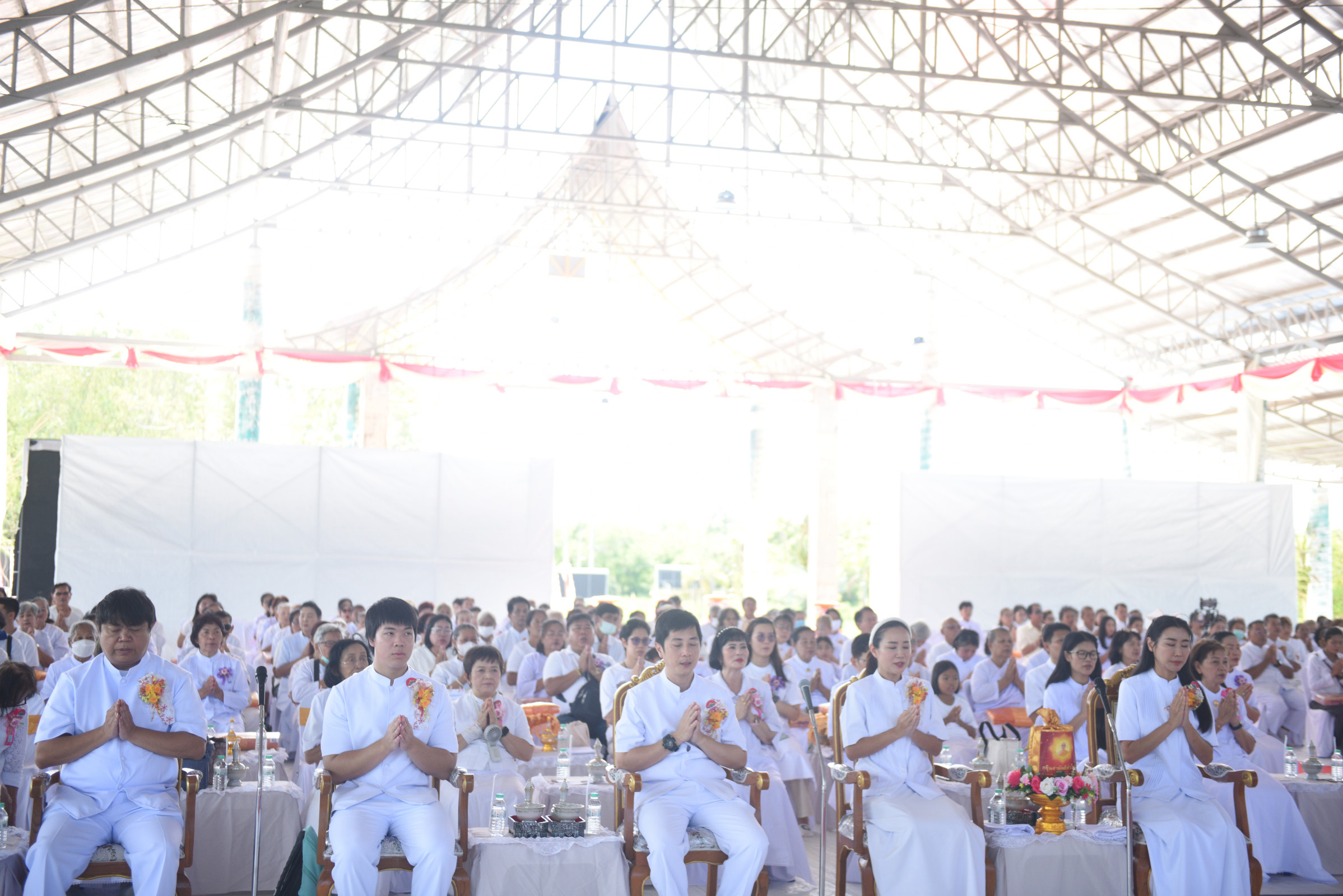 ภาพร่วมพิธีกรรมศูนย์ปฏิบัติธรรมวิหารแดงจังหวัดสระบุรี