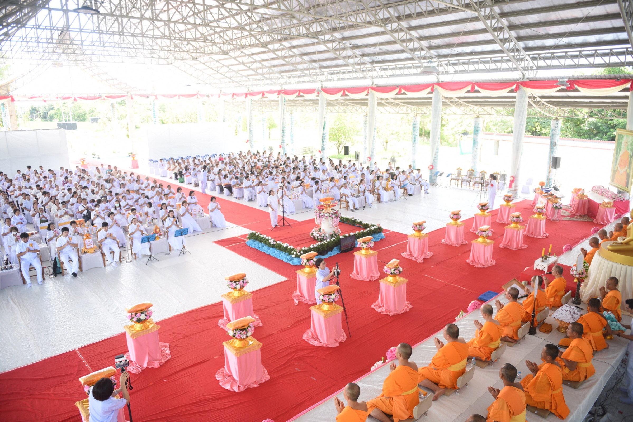 ภาพร่วมพิธีกรรมศูนย์ปฏิบัติธรรมวิหารแดงจังหวัดสระบุรี