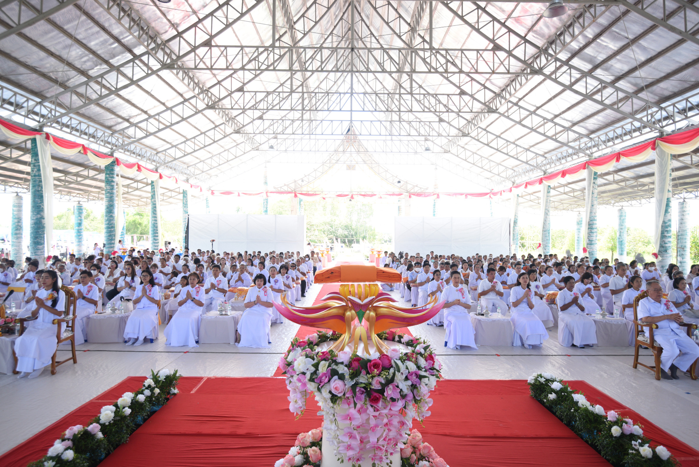 ภาพร่วมพิธีกรรมศูนย์ปฏิบัติธรรมวิหารแดงจังหวัดสระบุรี