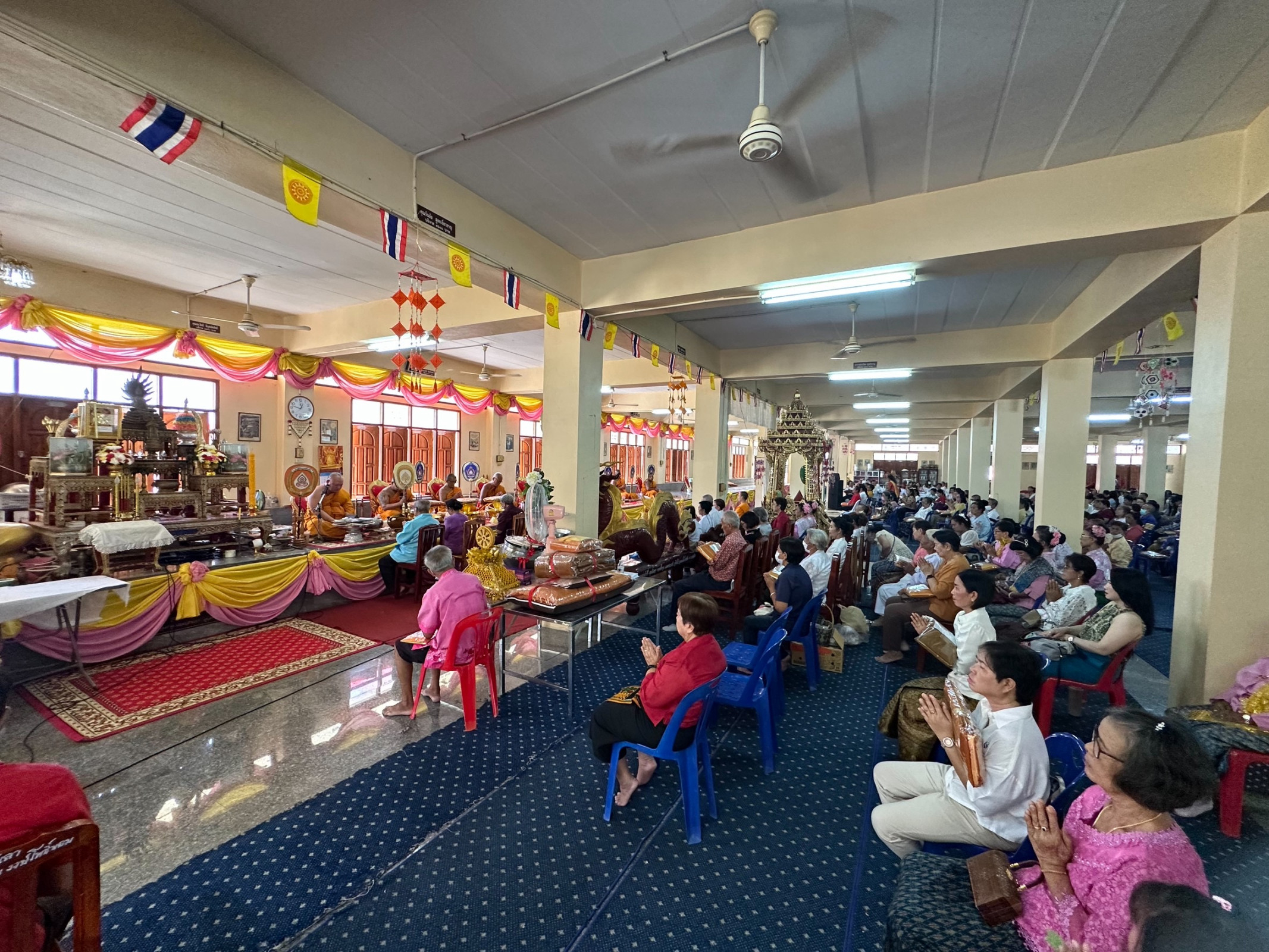 ภาพร่วมพิธีกรรมวัดบ้านม่วง