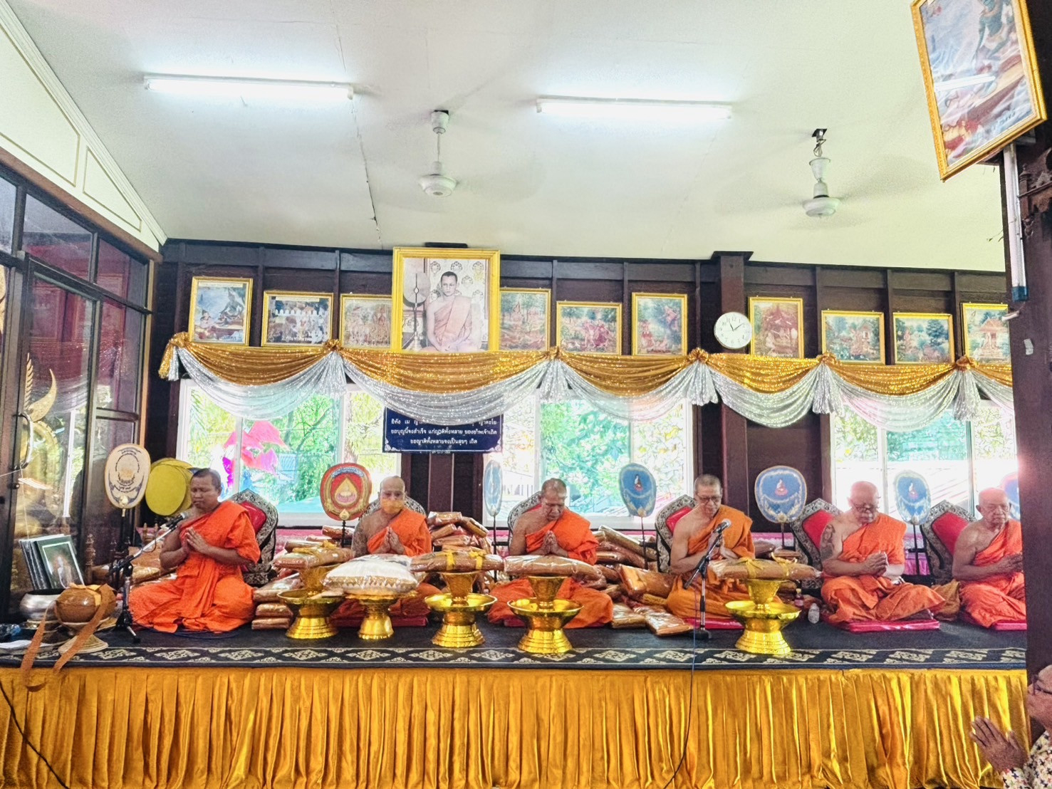 ภาพร่วมพิธีกรรมวัดบ้านโคก