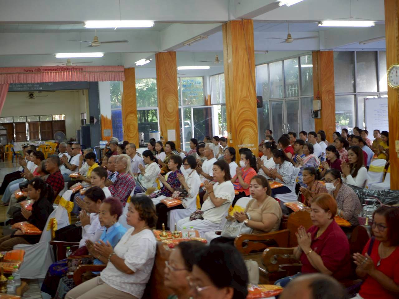 ภาพร่วมพิธีกรรมวัดโคกเพ็ก