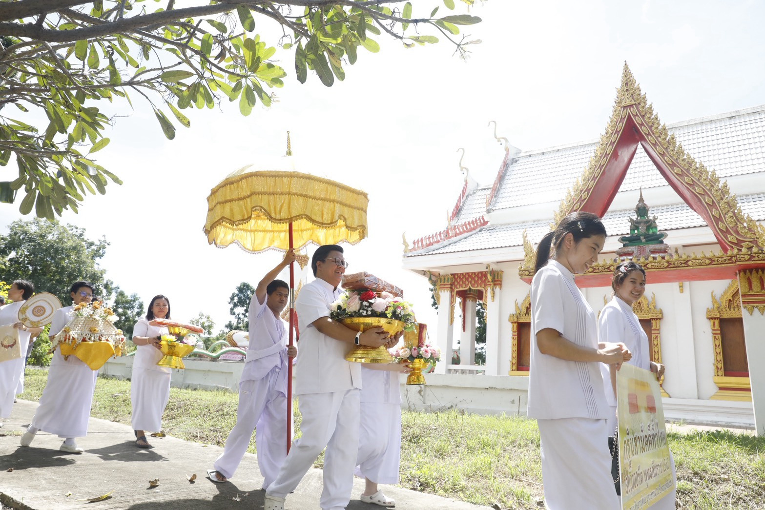 ภาพร่วมขบวนกฐินวัดโป่งตะขบ