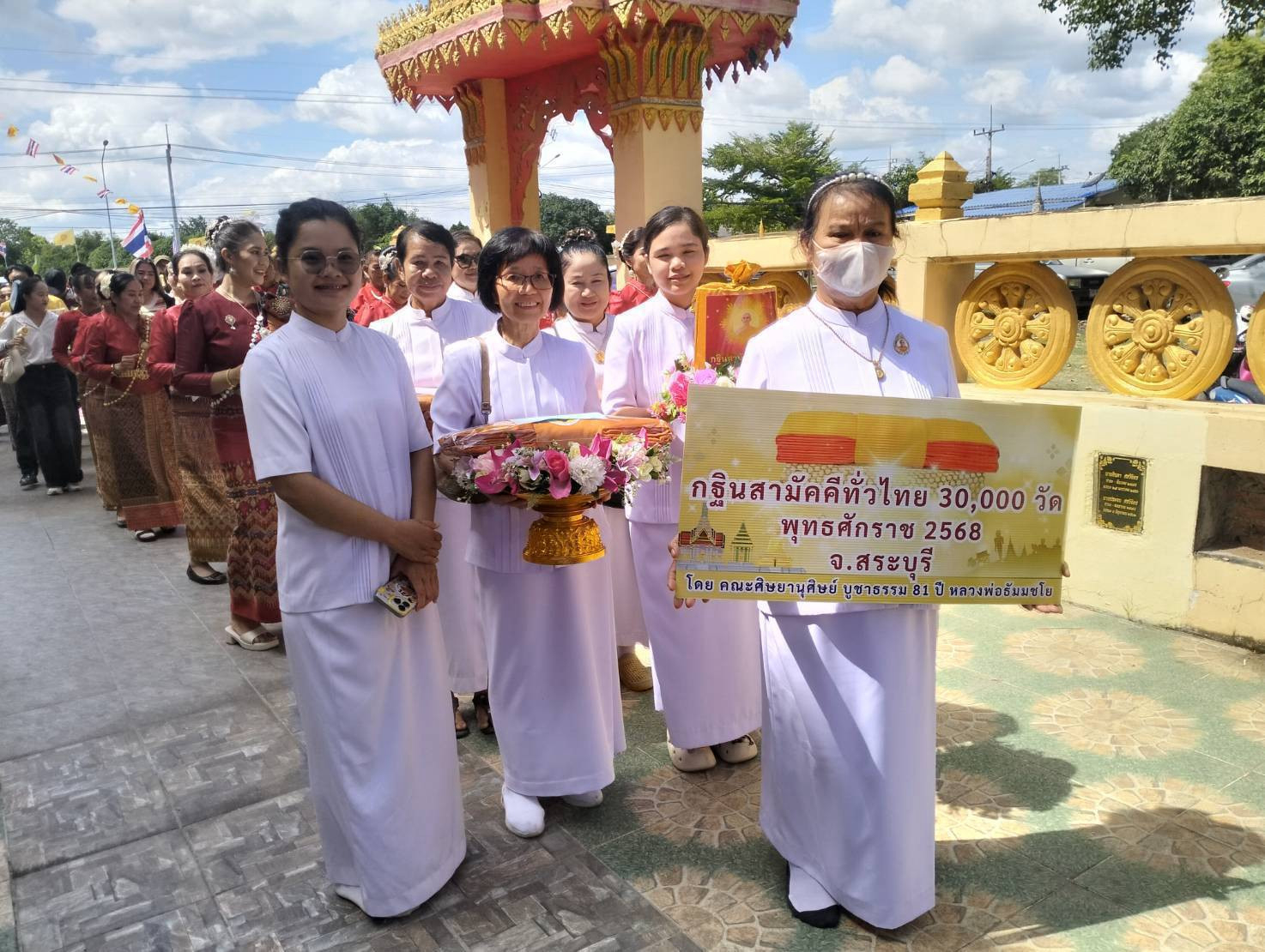 ภาพร่วมขบวนกฐินวัดบ้านธาตุใต้