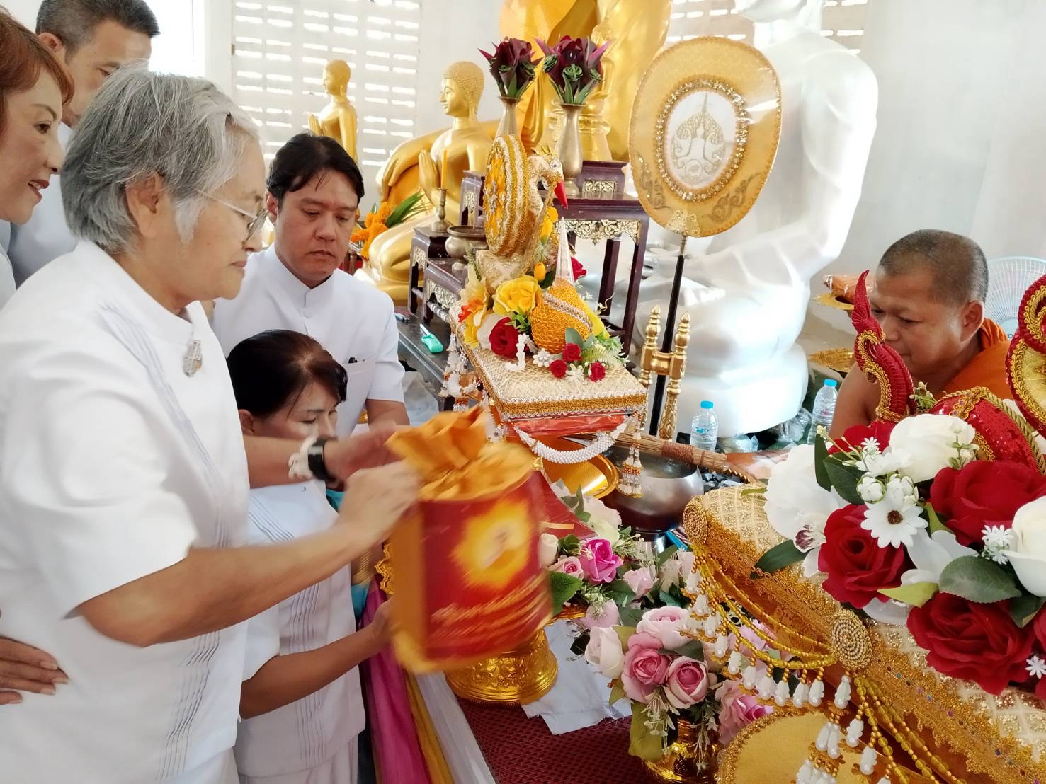 ภาพการถวายปัจจัยสำนักสงฆ์ซับน้อยใต้สามัคคี