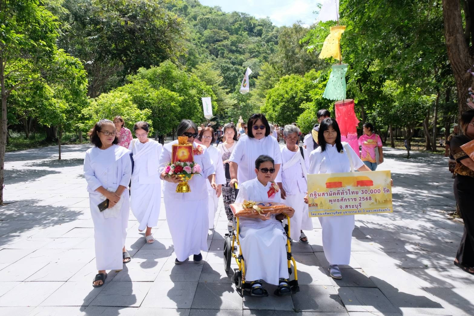 ภาพร่วมขบวนกฐินที่พักสงฆ์เขามนต์