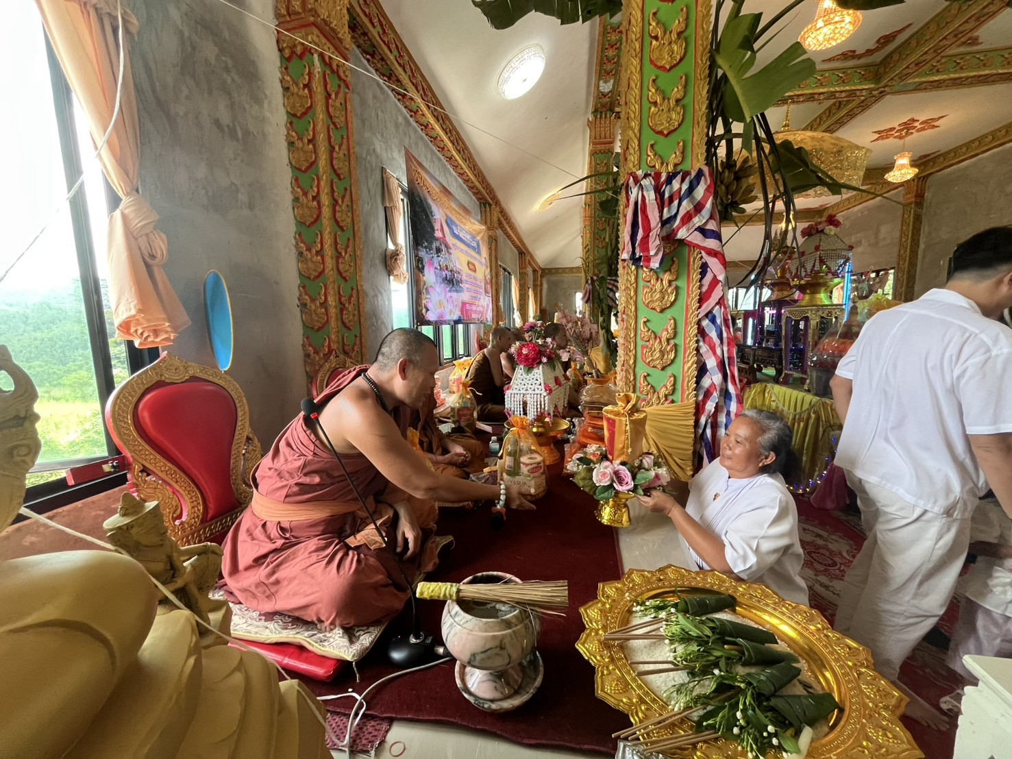 ภาพการถวายปัจจัยวัดซับประดู่