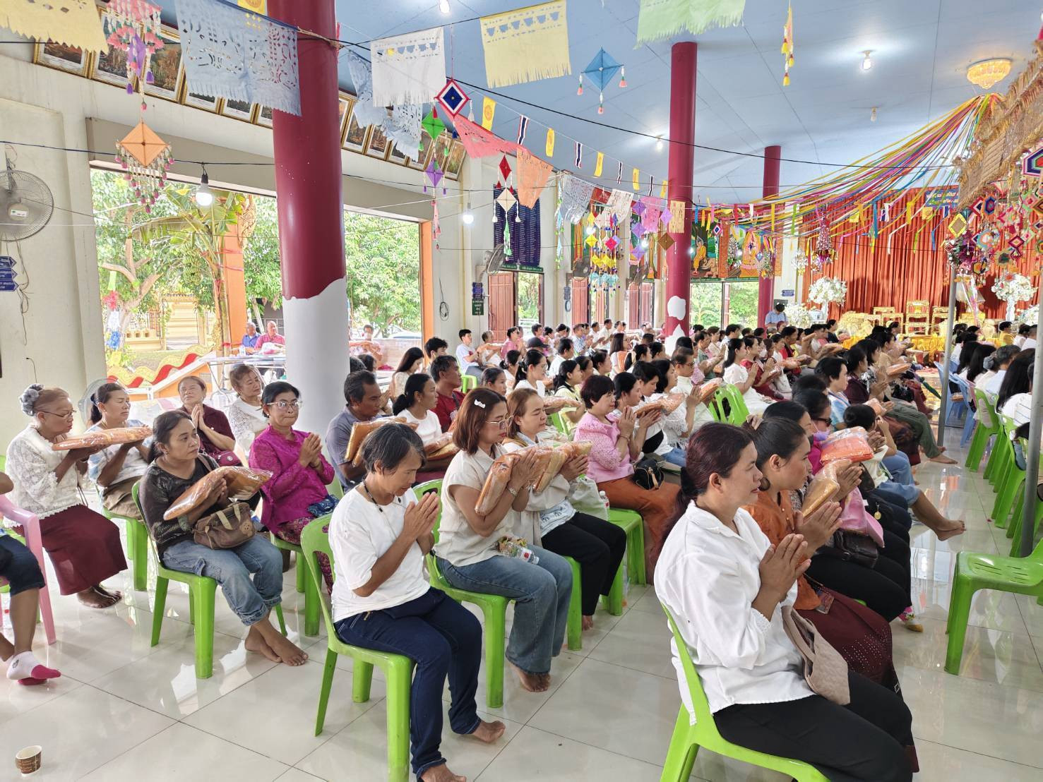 ภาพร่วมพิธีกรรมวัดหนองน้อย