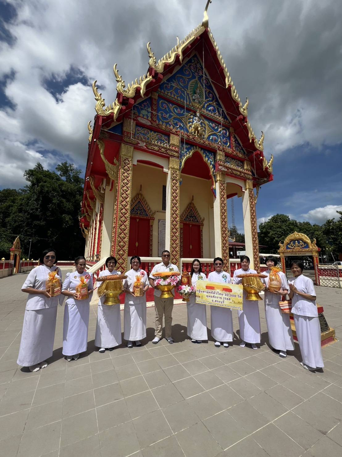 ภาพร่วมพิธีกรรมวัดหาดสองแคว