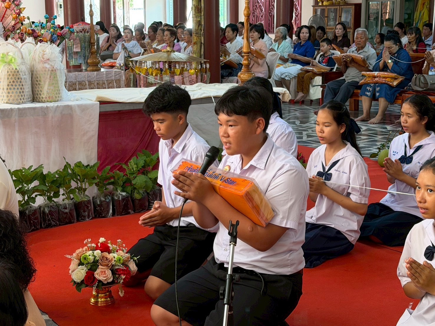 ภาพกล่าวคำถวายกฐินวัดกะเหรี่ยงคอม้า