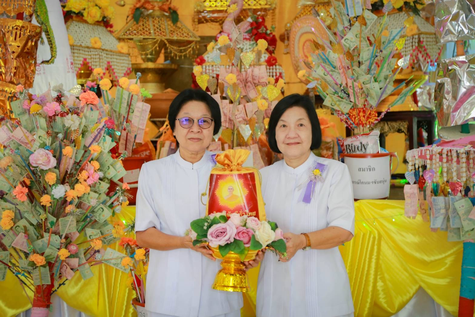 ภาพร่วมขบวนกฐินวัดหนองเอี่ยว