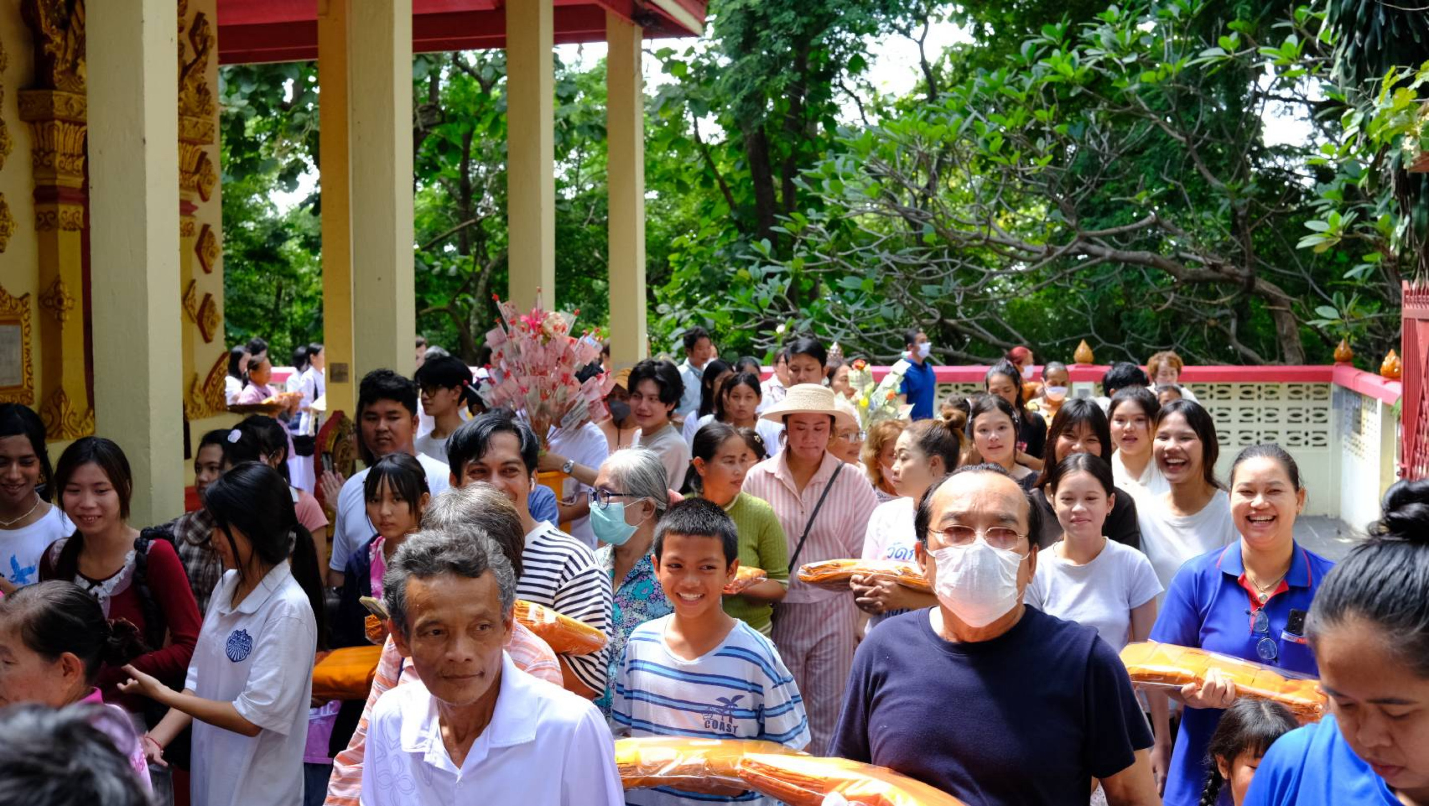 ภาพร่วมพิธีกรรมวัดสนมไทย