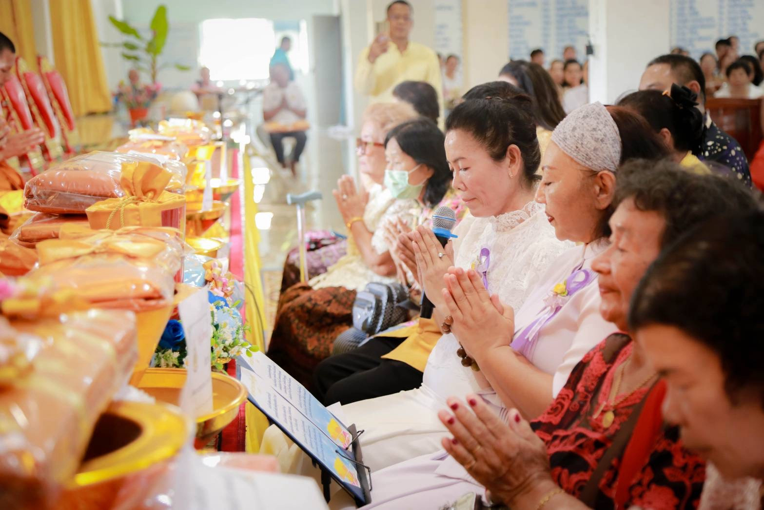 ภาพกล่าวคำถวายกฐินวัดโปร่งเก่าพลอยเจริญ