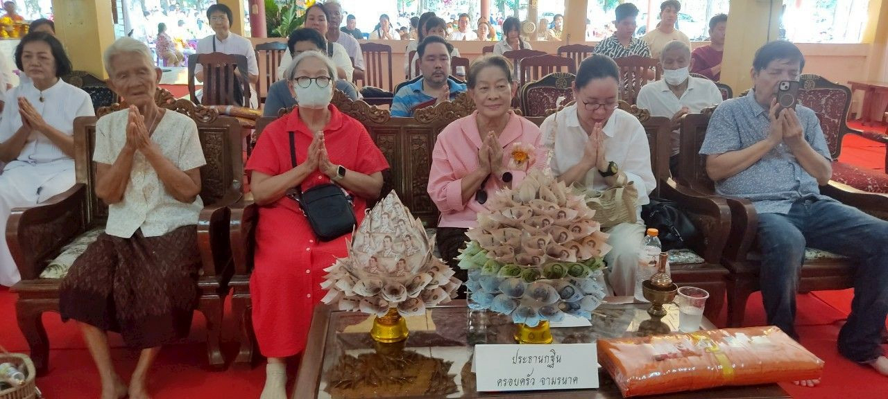 ภาพร่วมพิธีกรรมวัดสละบาป