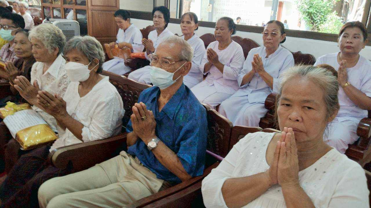 ภาพร่วมพิธีกรรมวัดกลางชูศรีเจริญสุข