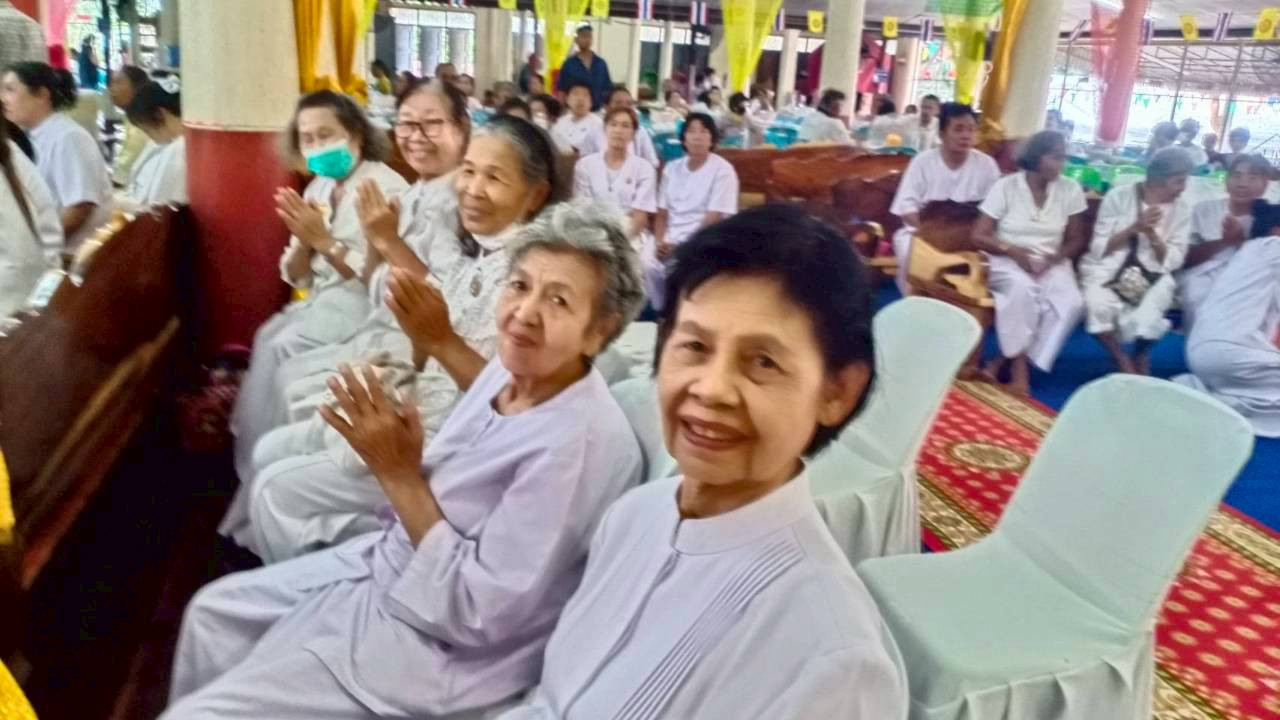 ภาพร่วมพิธีกรรมวัดเสมาทอง