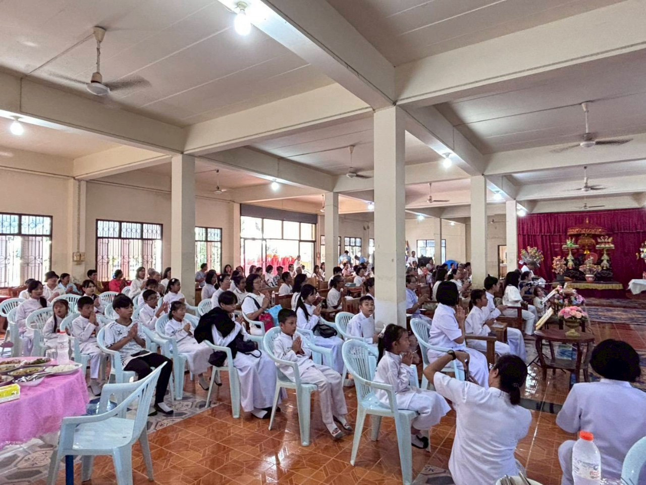 ภาพร่วมพิธีกรรมวัดราษฎร์ศรัทธาทำ