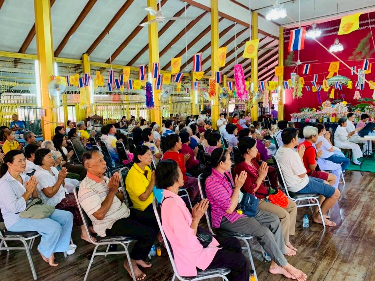 ภาพร่วมพิธีกรรมวัดเสฐียรวัฒนดิษฐ์