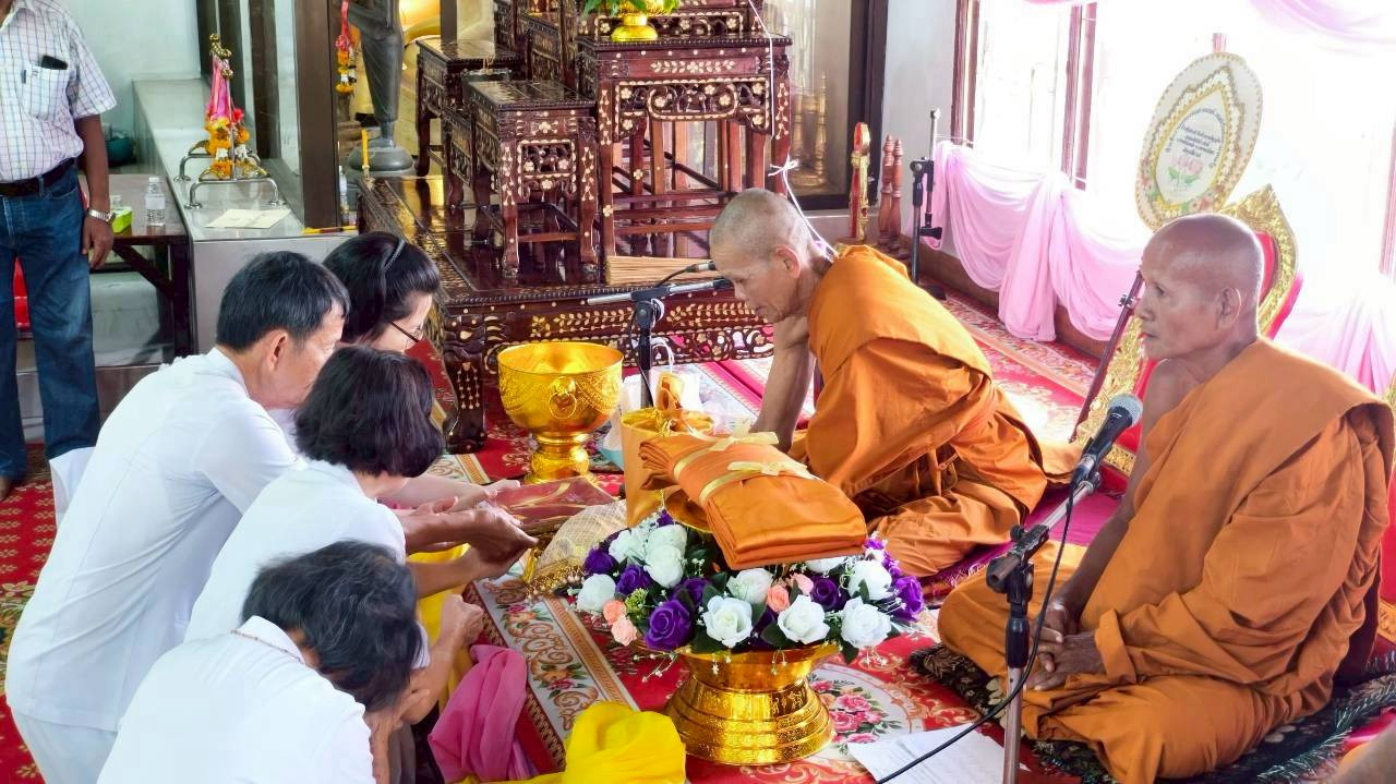 ภาพการถวายปัจจัยวัดปราสาท